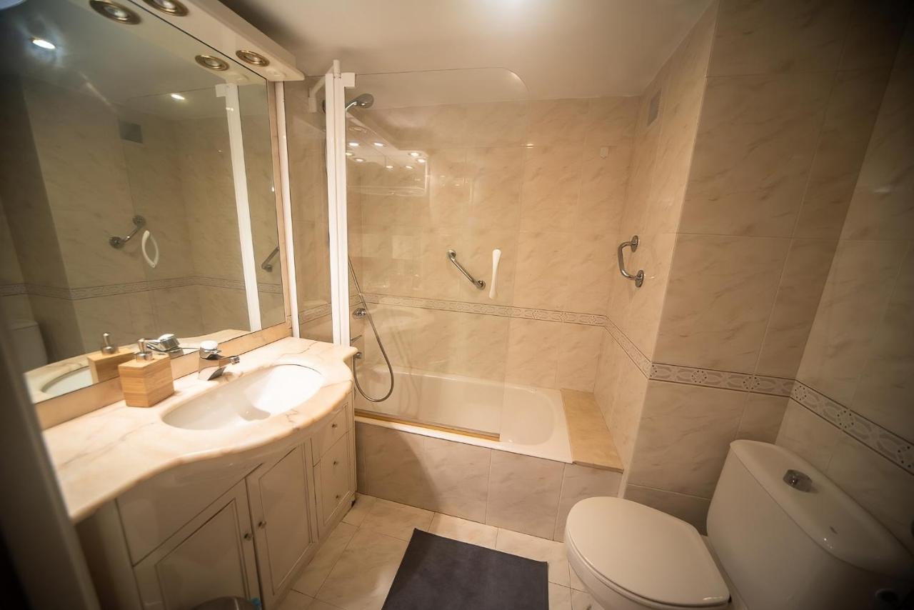 Traditional Rooms In Eixample Barcelone Extérieur photo